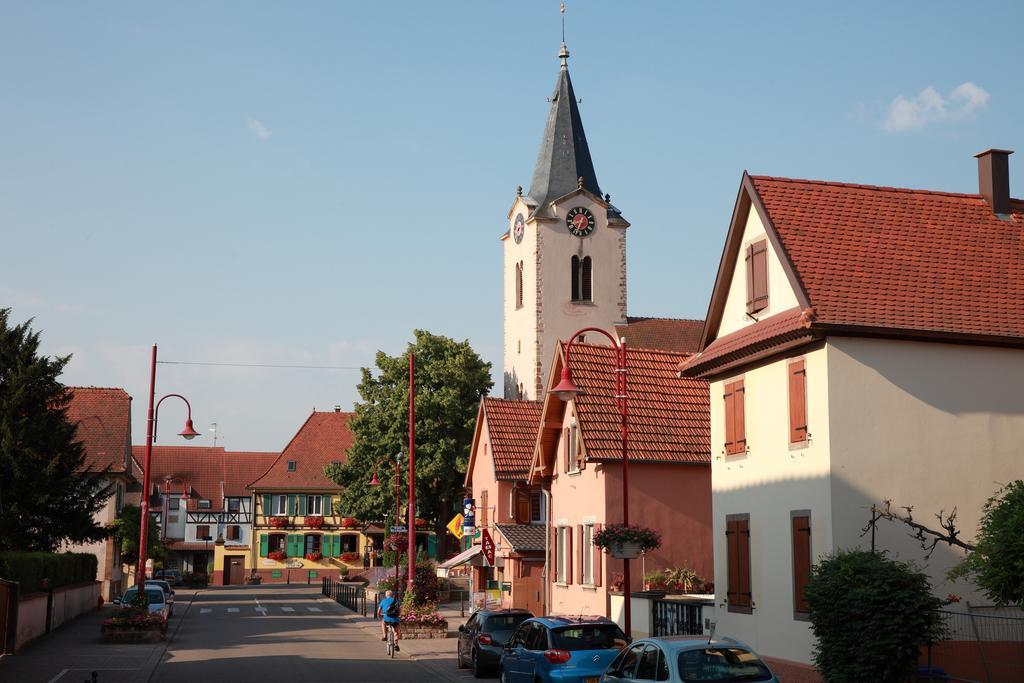 Hotel Restaurant Pere Benoit Entzheim Buitenkant foto